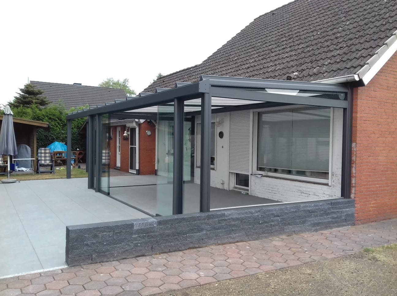 Maßgefertigtes Terrassendach Aluminium anthrazit: Hiller Terrassendächer Schleswig-Holstein