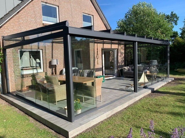 Kaltwintergarten vollverglast mit Aluminium-Profilen: Hiller Terrassendächer Schleswig-Holstein