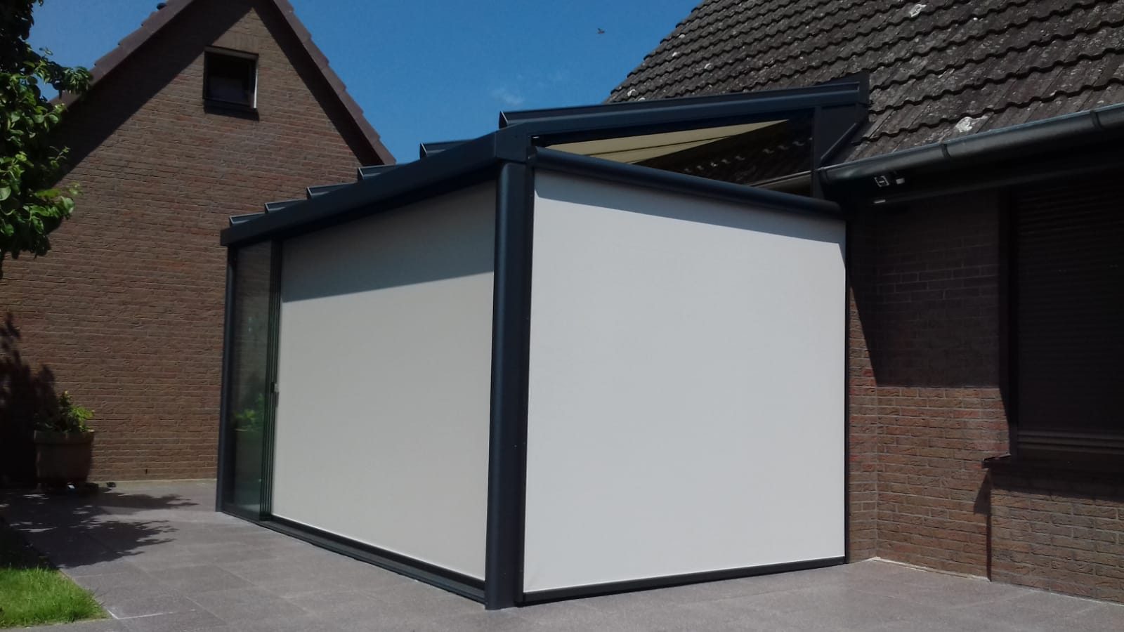 ZIP-Screen von Hiller als seitlicher Sonnenschutz